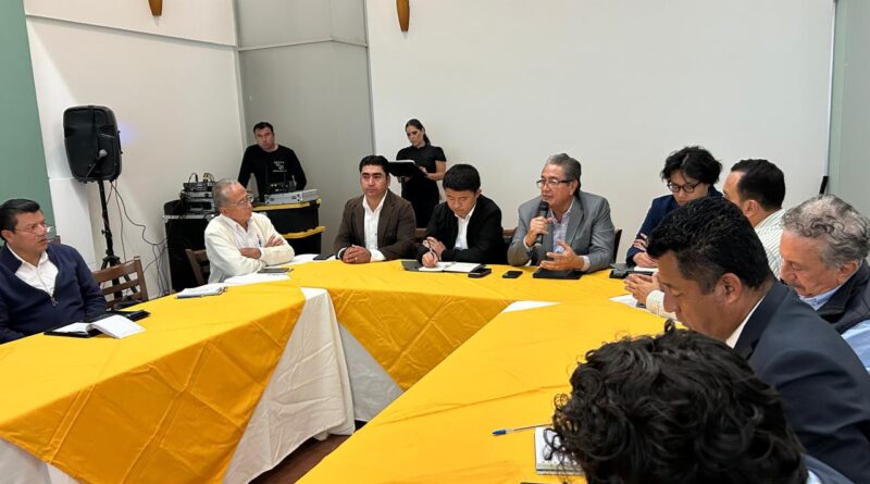 De cara a las mega obras del corredor Interoceánico del Istmo de Tehuantepec, que habrán de ponerse en marcha próximamente, empresarios de Oaxaca y China estrecharon lazos de cooperación y negocios.