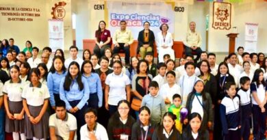 Las y los alumnos de quinto año de la escuela primaria “Revolución Mexicana”, obtuvieron el primer y segundo lugar en la categoría “Bohr” de la Expociencias Oaxaca 2024, región Valles Centrales, organizada por el Consejo Oaxaqueño de Ciencia, Tecnología e Innovación (Cocitei).